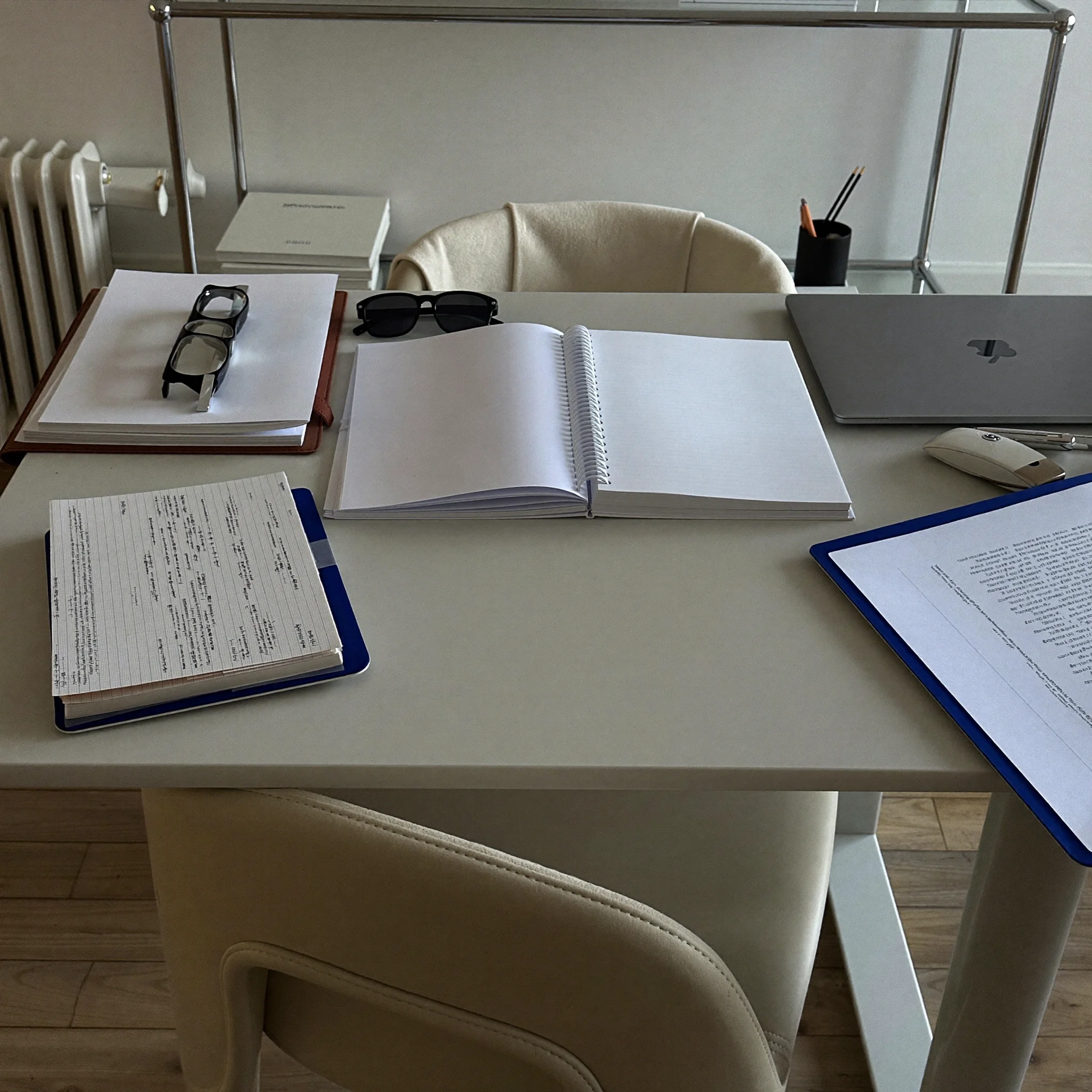 Werkplek met aantekeningen en rapportage voor samenwerking met verwijzers